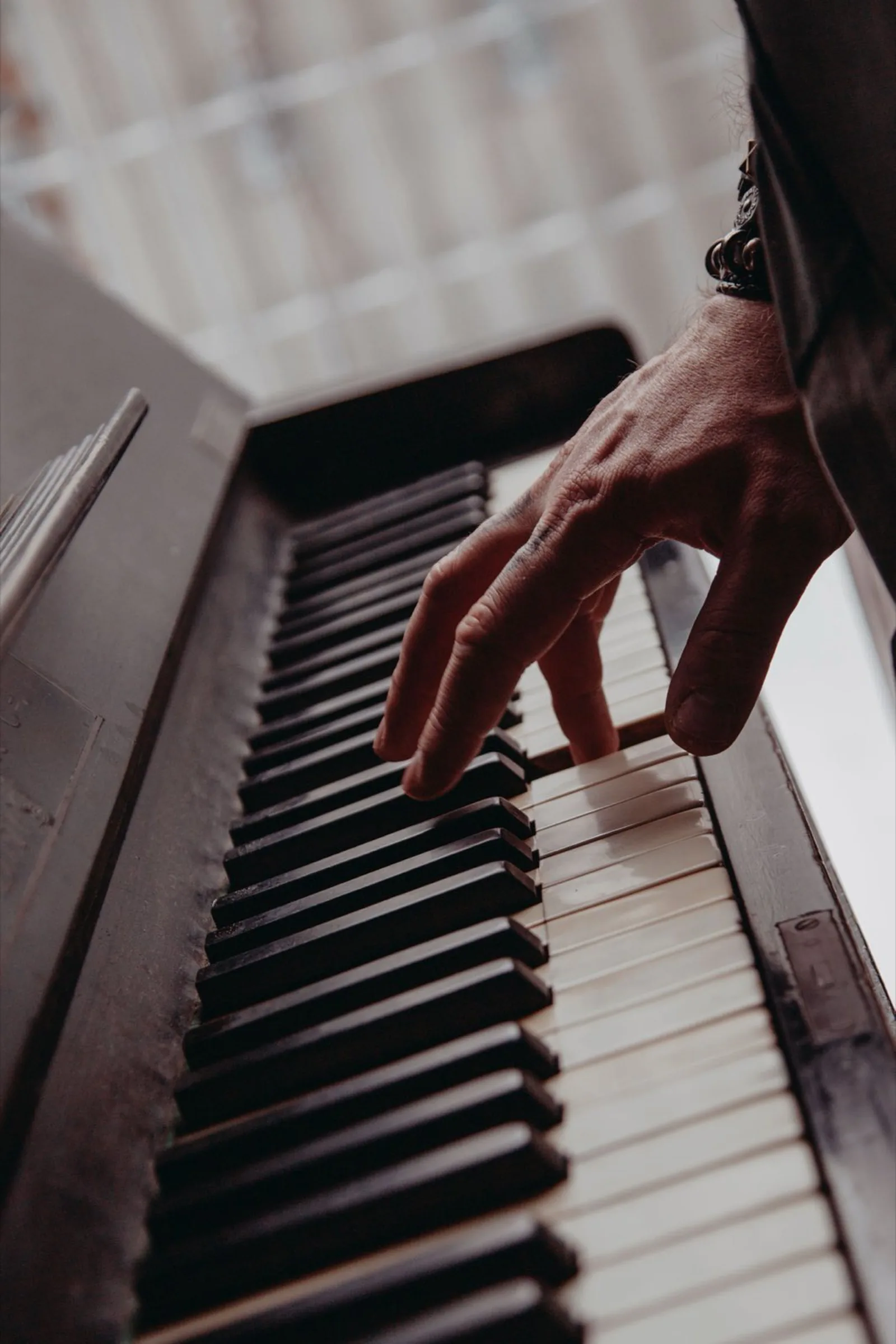 Hands on a piano